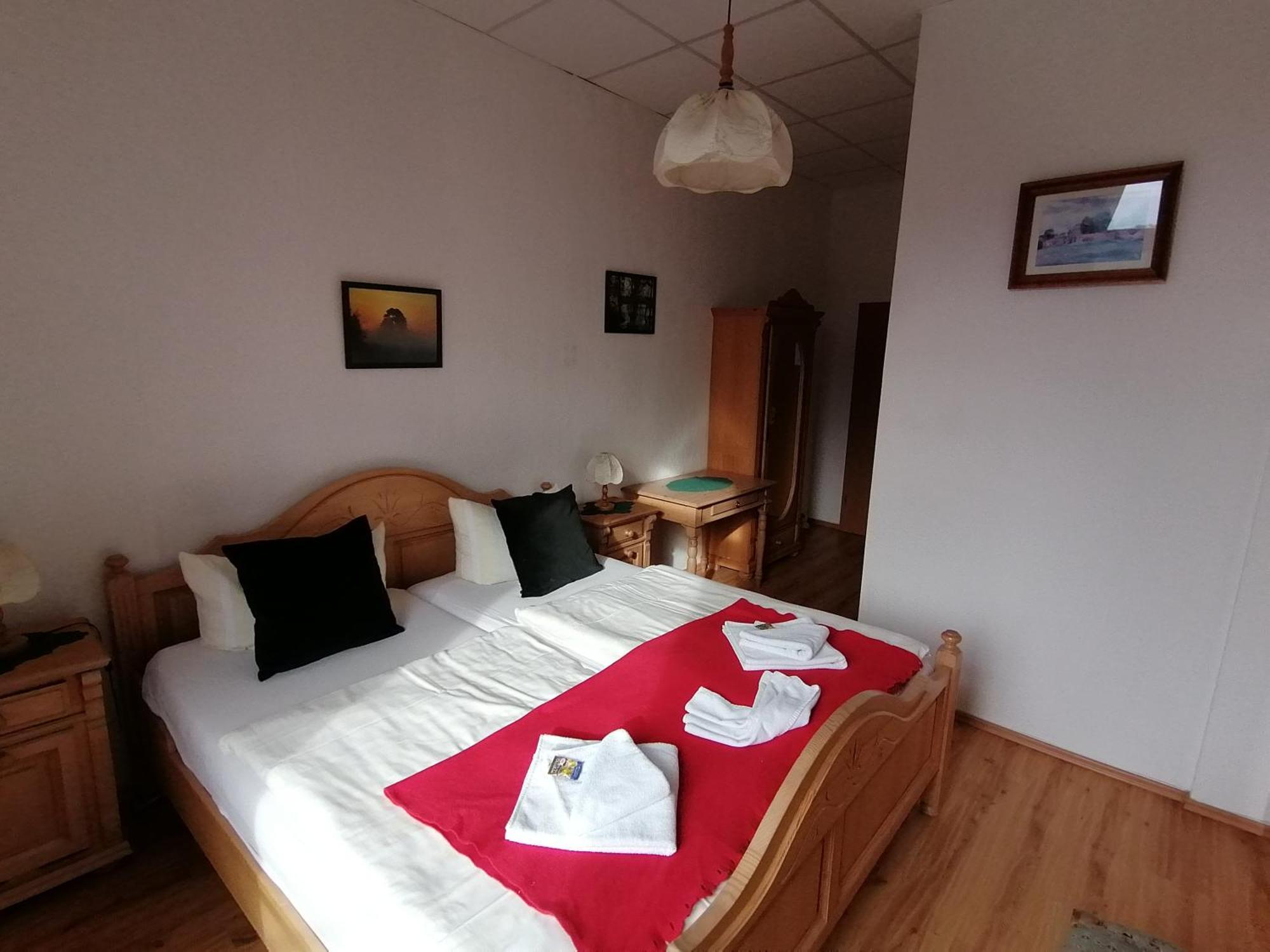 Landhotel Storchenkrug Ruhstadt Экстерьер фото